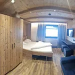 Hotel Garni Romantik Fuegen