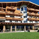 Ξενοδοχείο Garni Romantik 4*