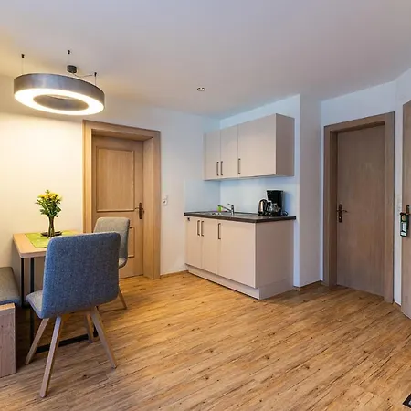 Hotel Garni Romantik Hotel Fuegen