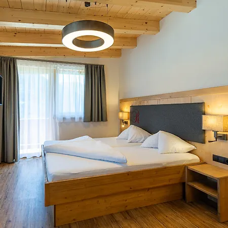 Hotel Garni Romantik Fuegen