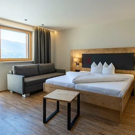 Hotel Garni Romantik 4*