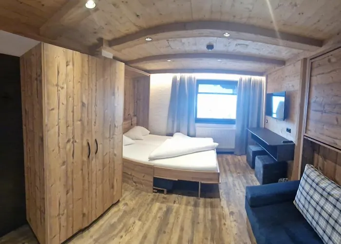 Hotel Garni Romantik Fuegen