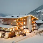 Garni Romantik Fügen